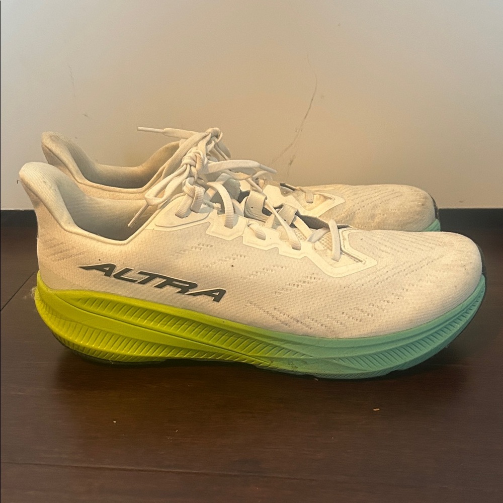 Altra Experience Flow 2 White and Lime size 13 lightly used